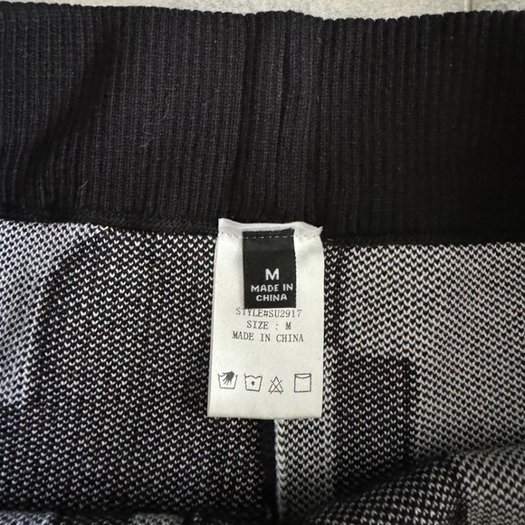 Black & White Modern Print Two Piece Set | M - Picture 2 of 3